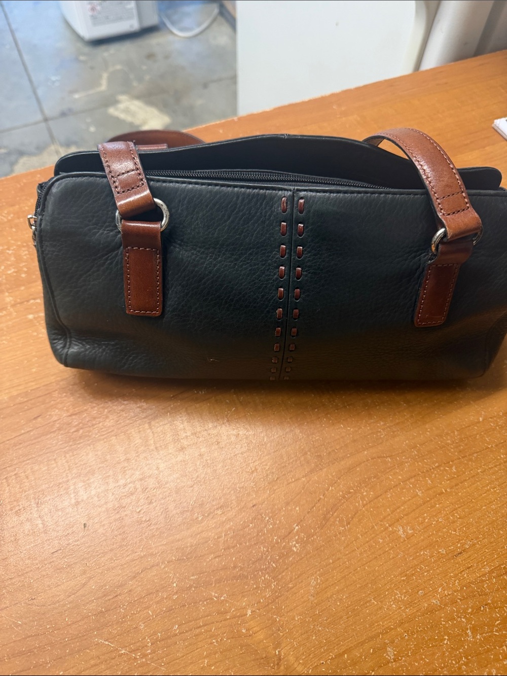 Fossil Black Leather Shoulder Bag with Brown Accents